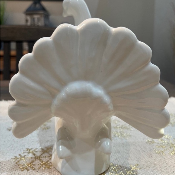 Elegant White Ceramic Bird Figurine - Picture 3 of 12